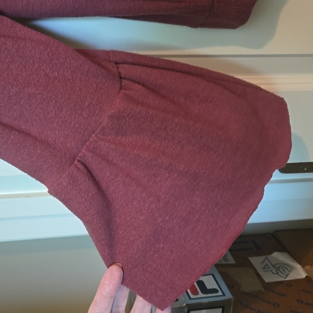 Women's Burgundy Top - Picture 2 of 4